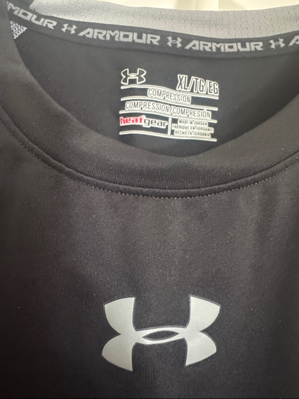 Under Armour Men’s Black Short Sleeve Athletic Tee with Contrast Stitching